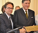 Remise de plaque au directeur du Bristol par Frédéric Lefebvre