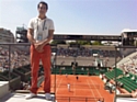 Mahola accueille les visiteurs de Roland-Garros, porte d'Auteuil