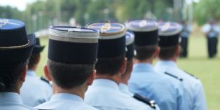 Armor Lux a perdu le marché des uniformes de la police nationale en avril 2013.