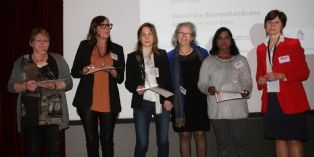 Quelques lauréates des trophées Handiréseau femmes en EA et Dominique du Paty (à droite).