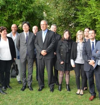 Jean-Vincent Placé et les équipes du GIP e-Bourgogne.