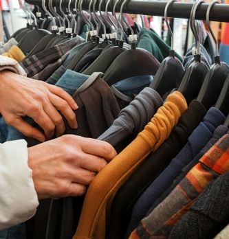 Des réfugiés syriens dans des ateliers turcs de grandes marques de vêtements