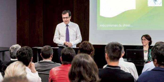 Philippe Rodet, médecin urgentiste, expert du stress au travail, au cours d'une formation au management bienveillant chez Casino