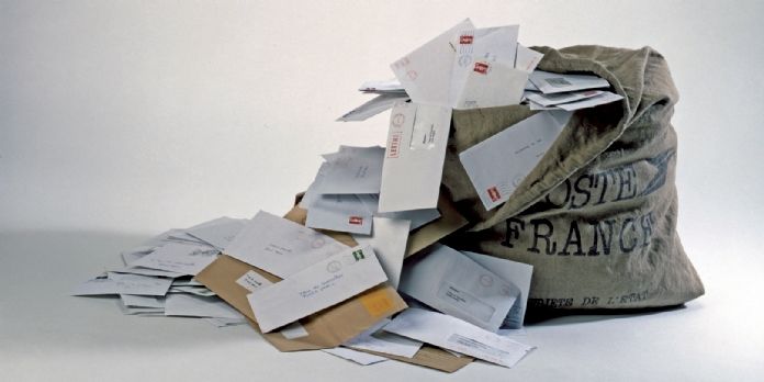 Massification du courrier: plusieurs mairies réduisent leurs frais d'affranchissement avec Jetimbremoinscher.com
