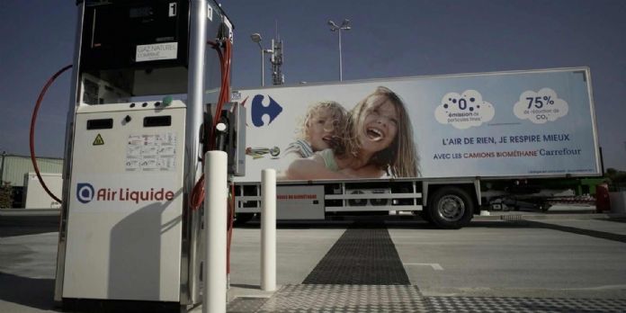 La première station a été implantée à Servon, en Seine-et-Marne, à proximité de la plateforme logistique de Brie-Comte-Robert