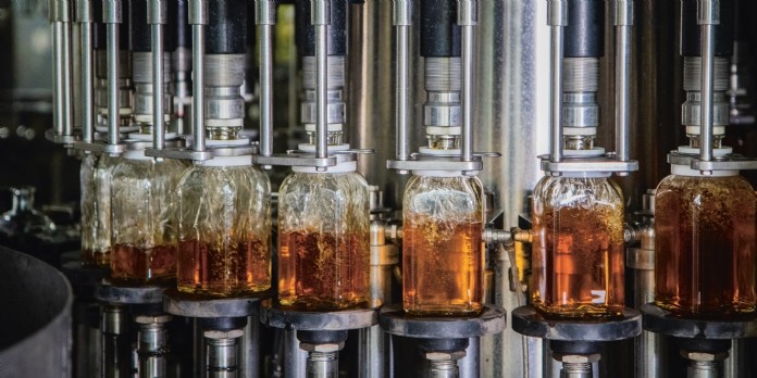 Comment les producteurs de rhum composent-ils avec leur insularité ?