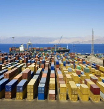"Parmi les mesures phares : un droit de douane universel de 10 % sur tous les produits importés aux USA"
